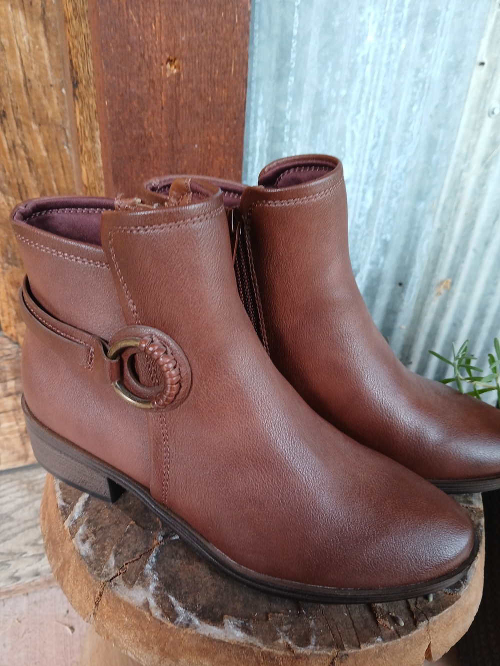 NWT Baretraps Maddy Brown Faux Leather Ankle Boots Size 6M